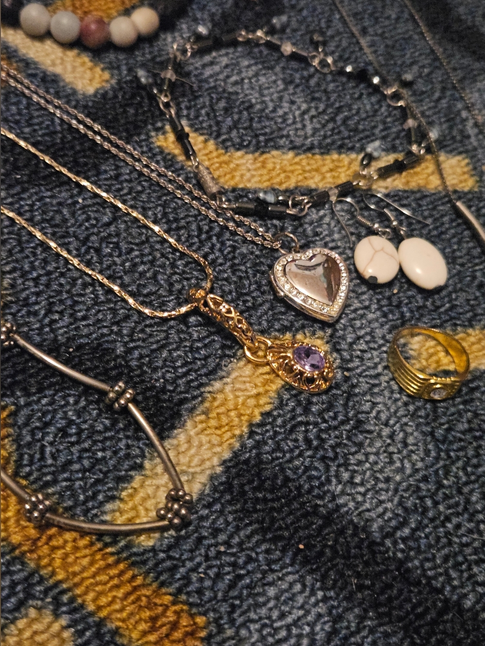 Assorted Jewelery Bundle - Picture 4 of 7